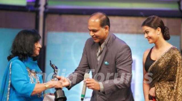 Bhanu Athaiya in 54th Filmfare Awards