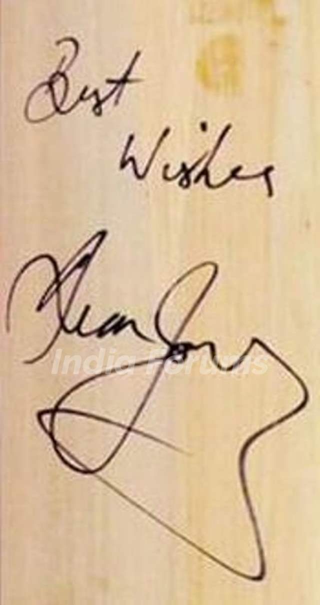 Dean Jones's Signature