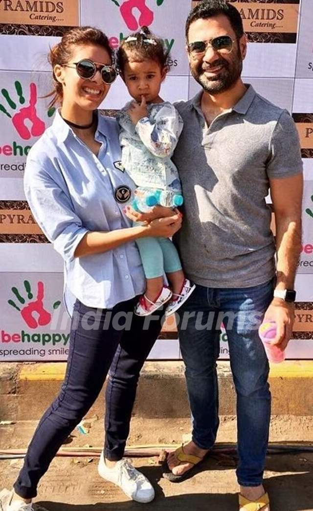 Khushboo with her husband & daughter