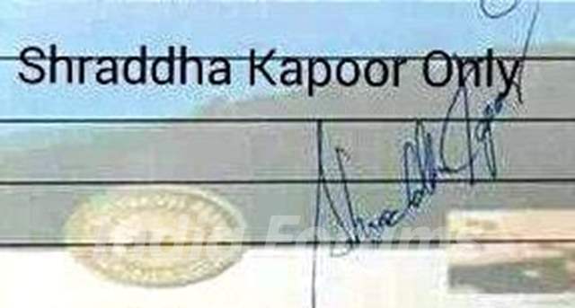 Shraddha Kapoor signature