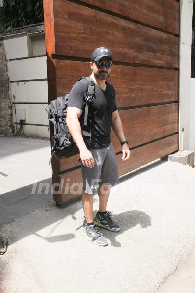 Emraan Hashmi and Janhvi Kapoor spotted outside Gym 