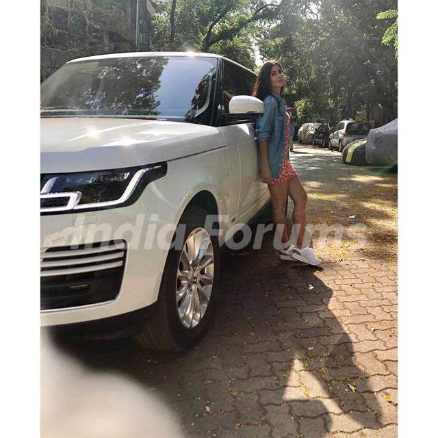 Katrina Kaif Land Rover Range Rover Vogue SE
