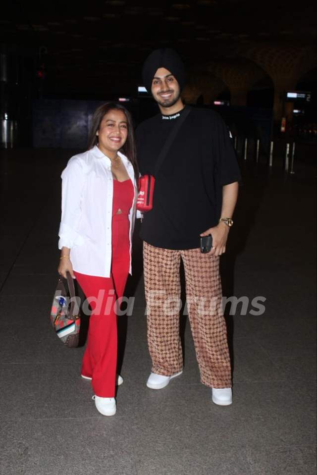 Neha Kakkar and Rohanpreet Singh spotted at the airport