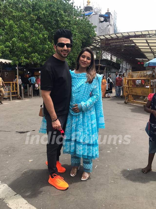 Dheeraj Dhoopar poses with wife Vinny Arora outside the Siddhivinayak Temple 
