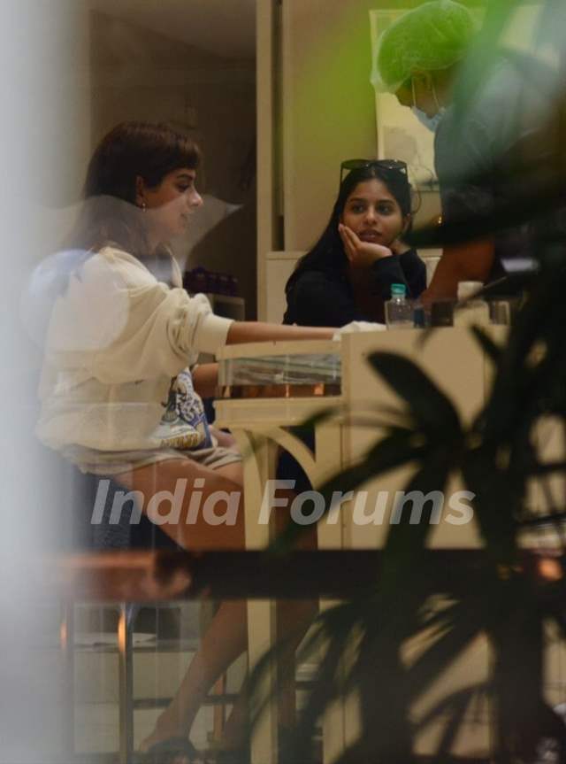 Suhana Khan ad Khushi Kapoor spotted at Bandra salon 