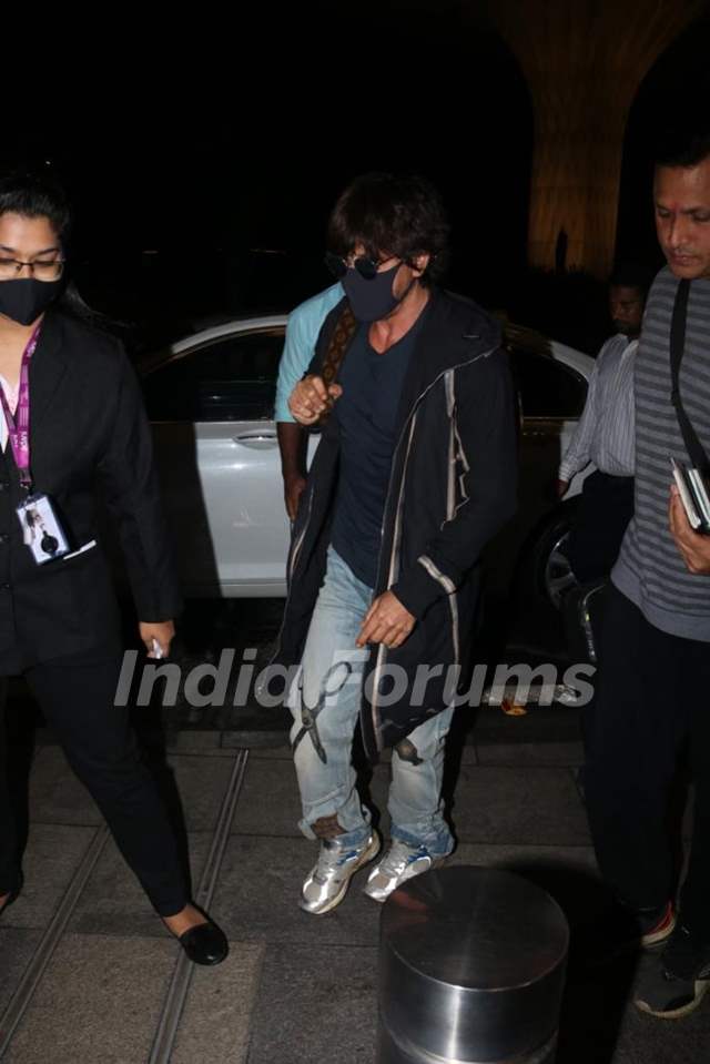 Shah Rukh Khan Spotted At The Mumbai Airport Media 2640