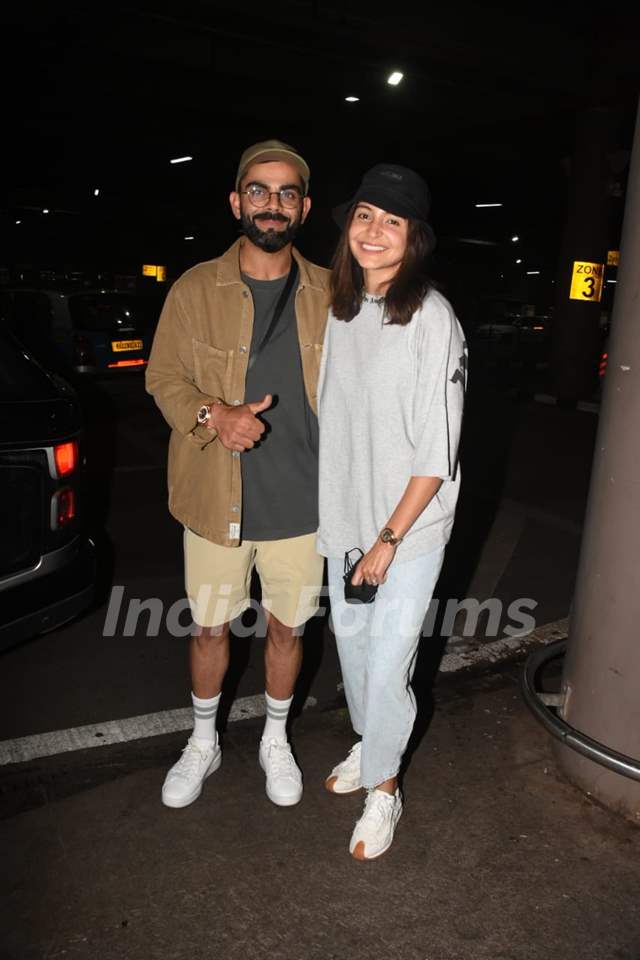  Virat was see donning a casual look with a black t-shirt to go with beige shorts, brown shirt and white sneakers while Anushka was wearing a grey oversized t-shirt paired with mom jeans and white sneakers.