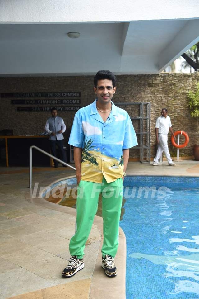 Gulshan Devaiah opts for a cool summer look while promoting his web series Duranga in green pants and a printed shirt
