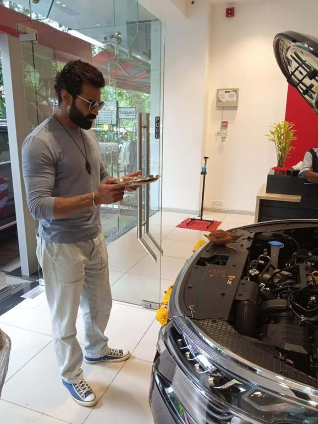 Rajat Dahiya buys a swanky car