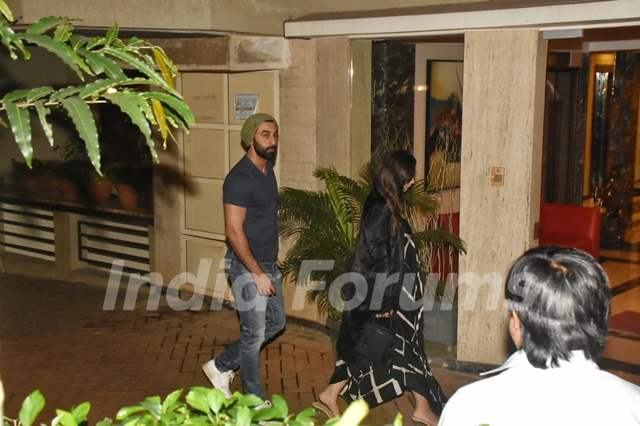 Ranbir Kapoor, Alia Bhatt snapped at Kareena Kapoor Khan’s house to celebrate her birthday