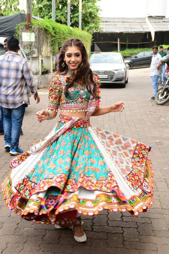 Niti Taylor dressed up in a Gujarati look for her performance on Jhalak Dikhhla Jaa 10