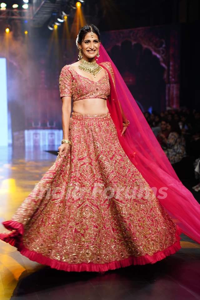 Ahana Kumra looked breathtaking in a red lehenga at the Bombay Times Fashion Week