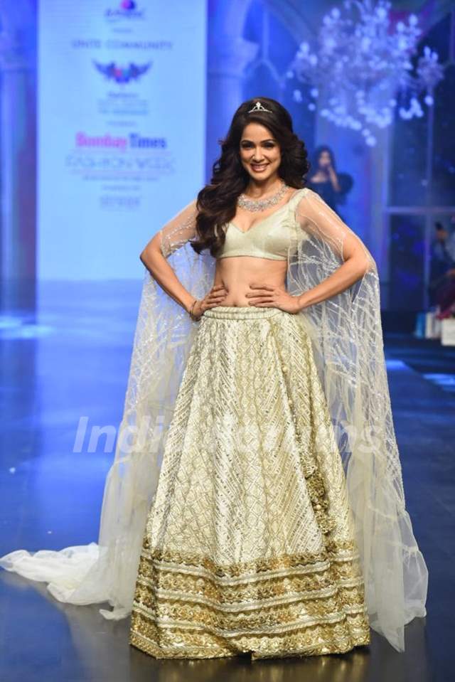 Vidya Malvade walk the ramp at the Bombay Times Fashion Week 2022 Media