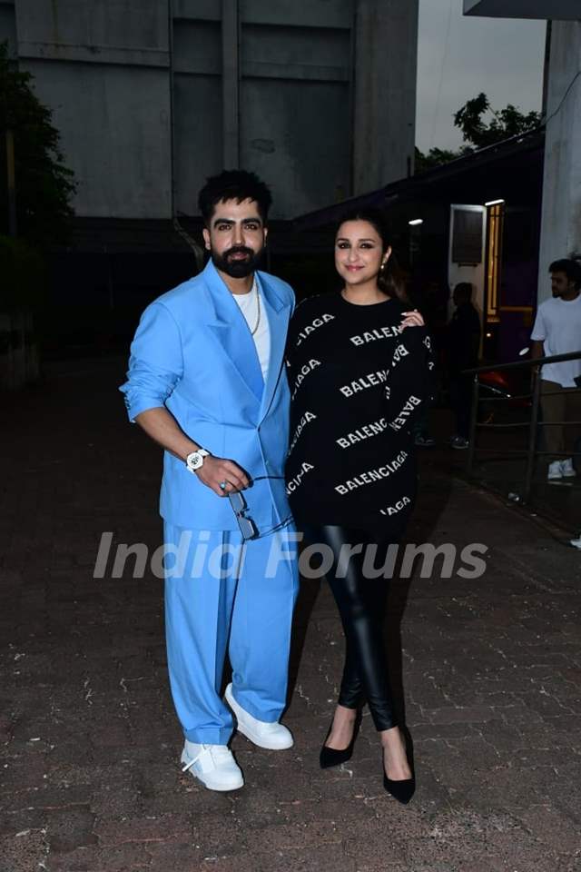 Parineeti chopra and Harrdy Sandhu 