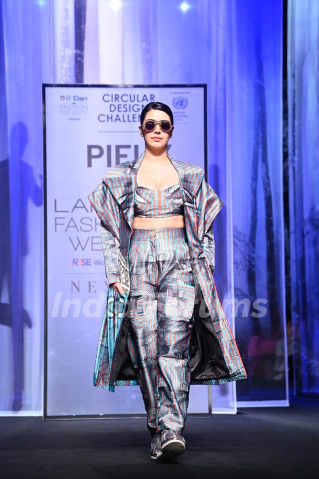 Warina Hussain walk the ramp of Lakme Fashion Week 2022
