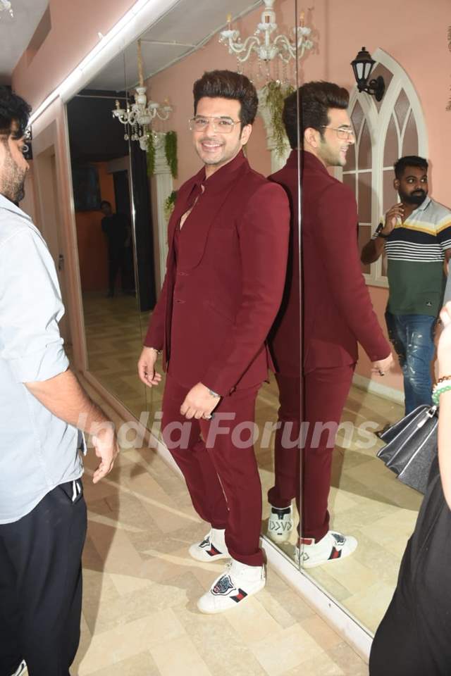 Karan kundrra spotted promoting his latest song 'Inni Si Gal' in Andheri 