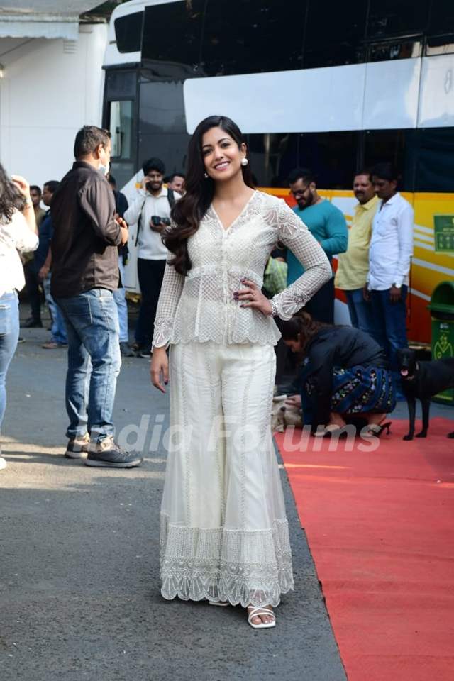 Ishita Dutta looked lovely in an off white sharara suit as she was spotted on the sets of The Kapil Sharma Show