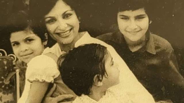 Sharmila Tagore, Soha, Saif and Saba Ali Khan 