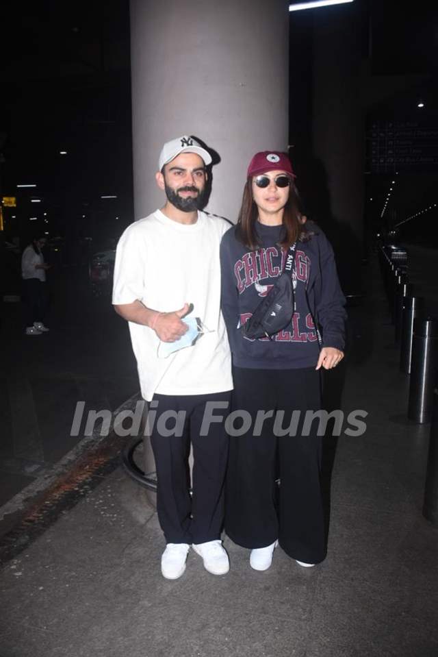 Anushka Sharma, Virat Kohli snapped at the Mumbai airport