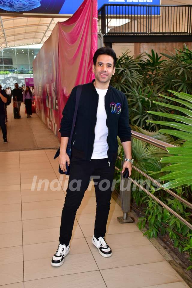 Tusshar Kapoor spotted at the Mumbai airport