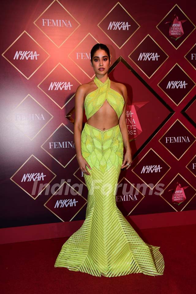 Janhvi Kapoor  grace Nykaa Femina Beauty Awards 2022