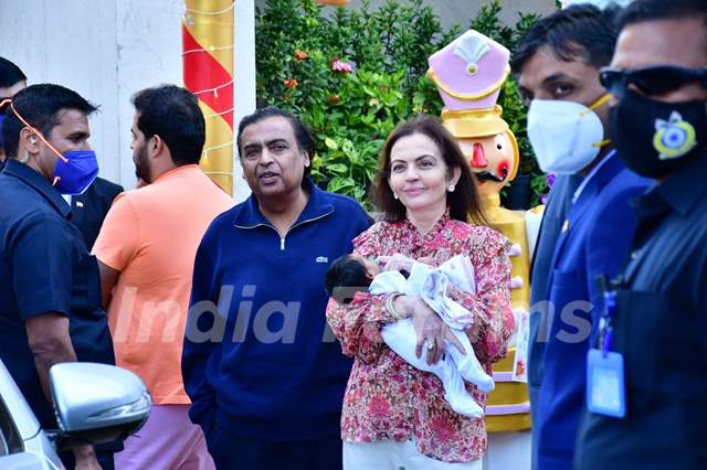 Mukesh Ambani, Nita Ambani welcomes Isha Ambani, Anand Piramal and their twins 