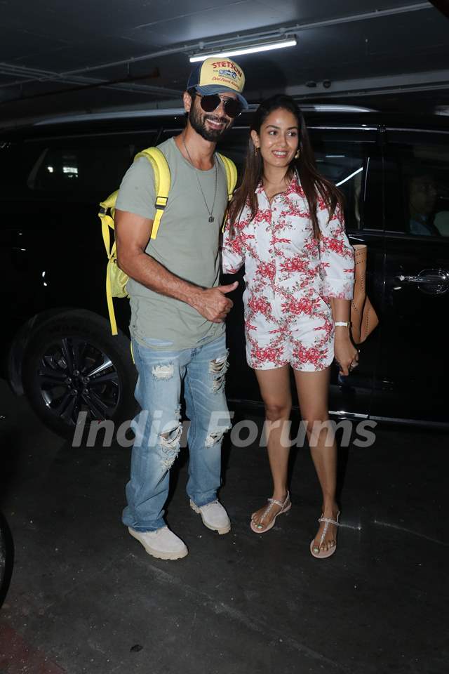 Shahid Kapoor and Mira Kapoor spotted at the Mumbai airport
