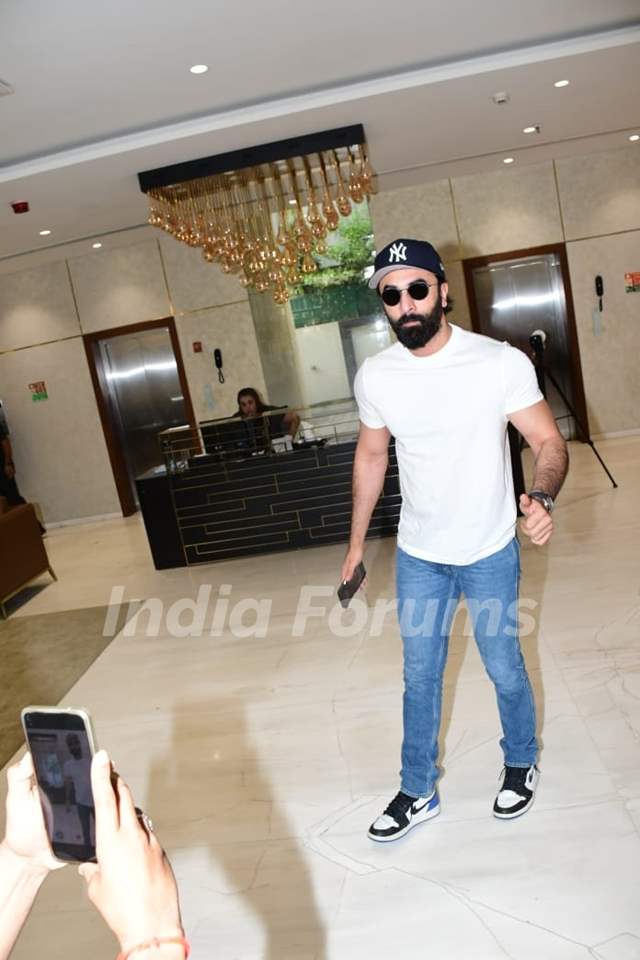 Oversized shirt seems like a new fashion trend. Ranbir Kapoor gets spotted  at T-Series office in the city. #ranbirkapoor #spotted…