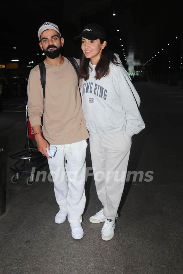 Anushka Sharma and Virat Kohli spotted at the Mumbai airport