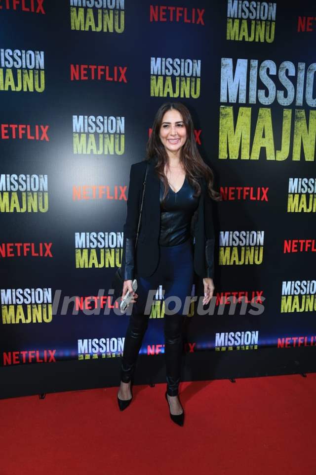 Kim Sharma grace the screening of Mission Majnu