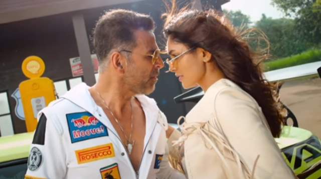 Akshay Kumar and Mrunal Thakur 