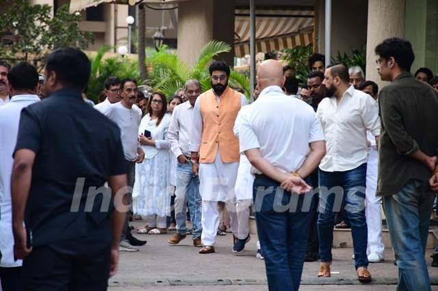 Abhishek Bachchan snapped Satish Kaushik's funeral