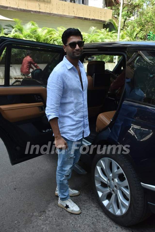 Vicky Kaushal snapped in the city 