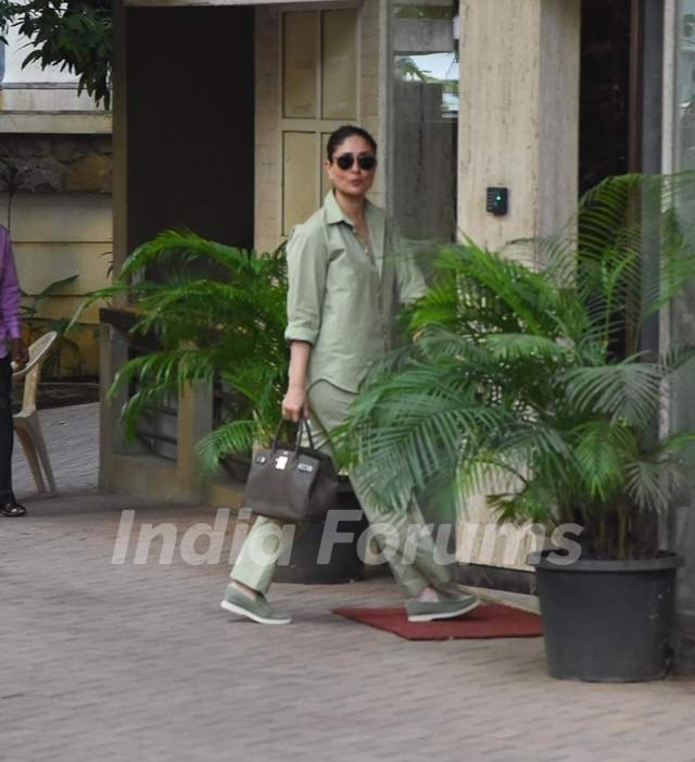 Kareena Kapoor snapped in Bandra