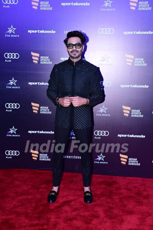 Aparshakti Khurana grace the red carpet of fourth edition of Indian Sports Honours