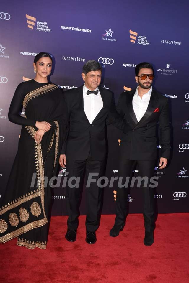 Ranveer Singh, Deepika Padukone grace the red carpet of fourth edition of Indian Sports Honours