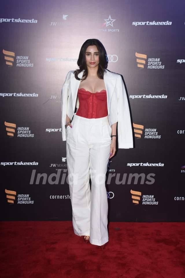 Zahrah S Khan grace the red carpet of fourth edition of Indian Sports Honours
