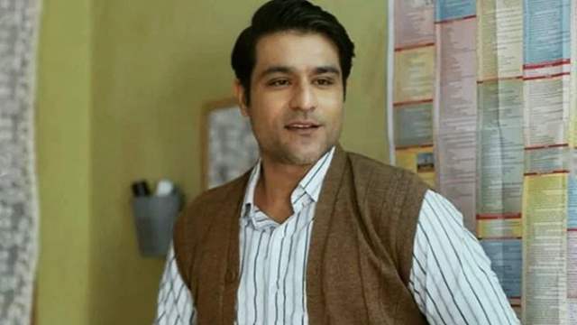 Sunny Hinduja as Sunnya Bhaiya