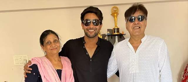 Fahmaan Khan with his parents