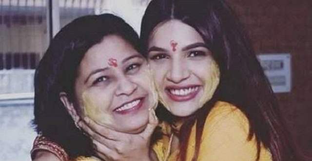 Naina Singh and her mother