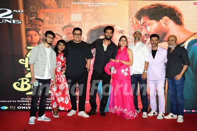 Dinesh Vijan Vicky Kaushal Sara Ali Khan Laxman Utekar Photo