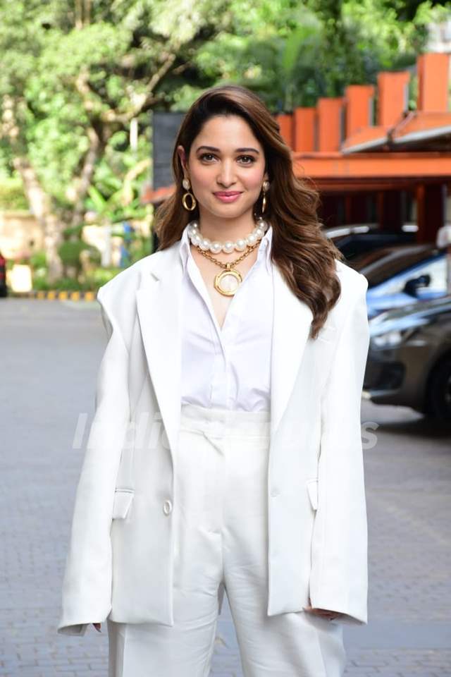 Tamannaah Bhatia snapped promoting Jee Karda in the city 