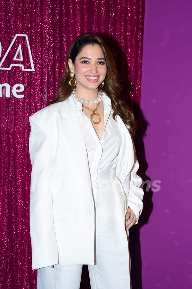 Tamannaah Bhatia snapped promoting Jee Karda in the city 
