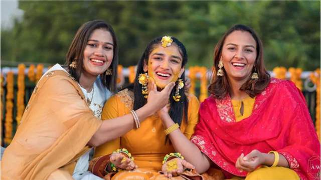 Sangeeta Phiogat and Geeta Phogat 