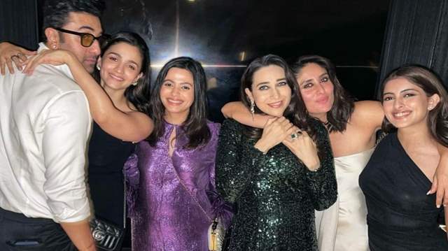 Inside pic from SRK's birthday bash