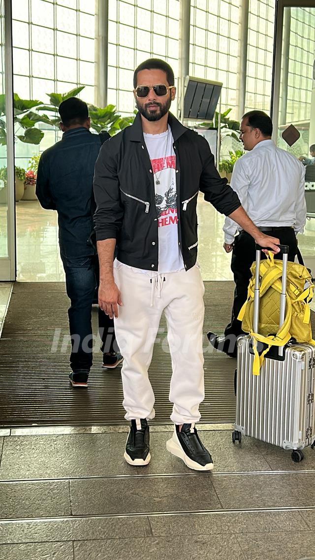 Shahid Kapoor snapped at the Mumbai airport