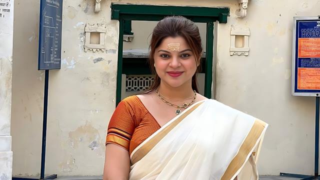 What's In My Bag With Sneha Jain | Gehna of Saat Nibhana Saathiya 2 |  Exclusive - YouTube