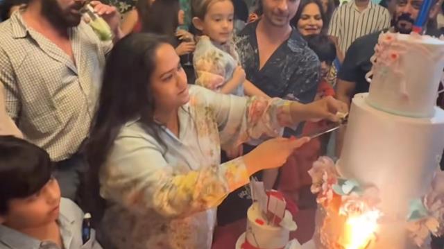 Arpita Khan Enjoys Her Birthday Party With Salman Khan, Riteish Deshmukh  And Genelia D'Souza; ...