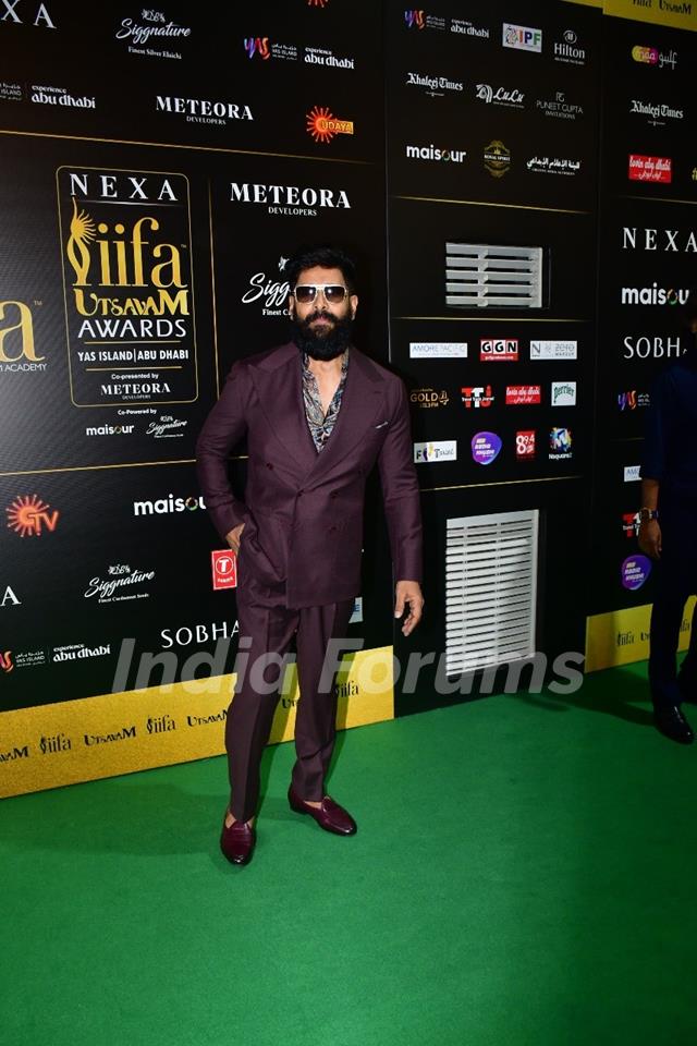 Chiyaan Vikram grace the green carpet of IIFA Utsavam Awards 2024 Photo