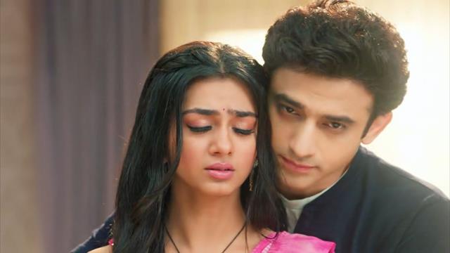 Yeh Rishta Kya Kehlata Hai: Rohit pecks a kiss on Ruhi, leaving Abhira uneasy